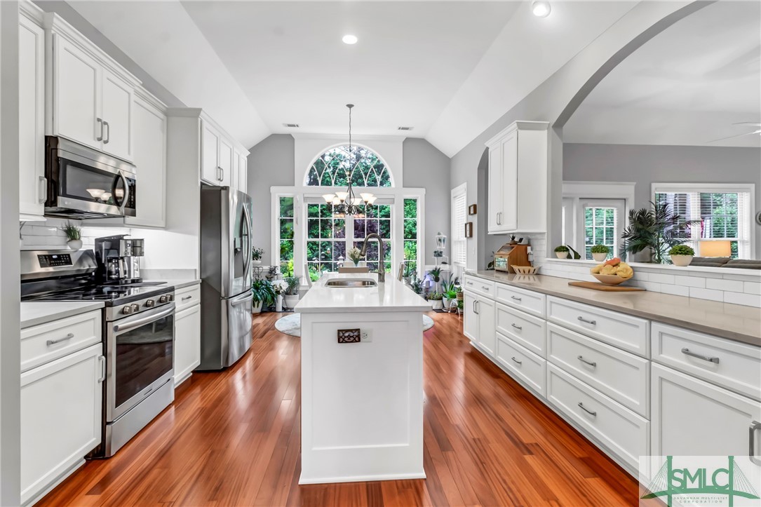 33 Lake Heron Court W