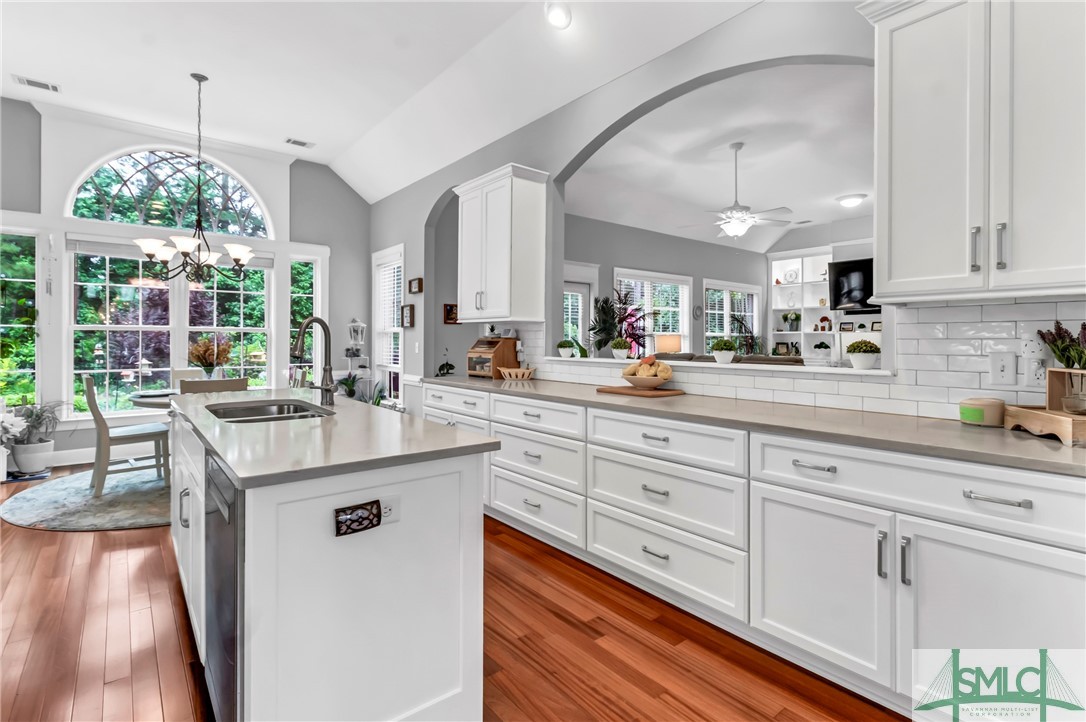 33 Lake Heron Court W