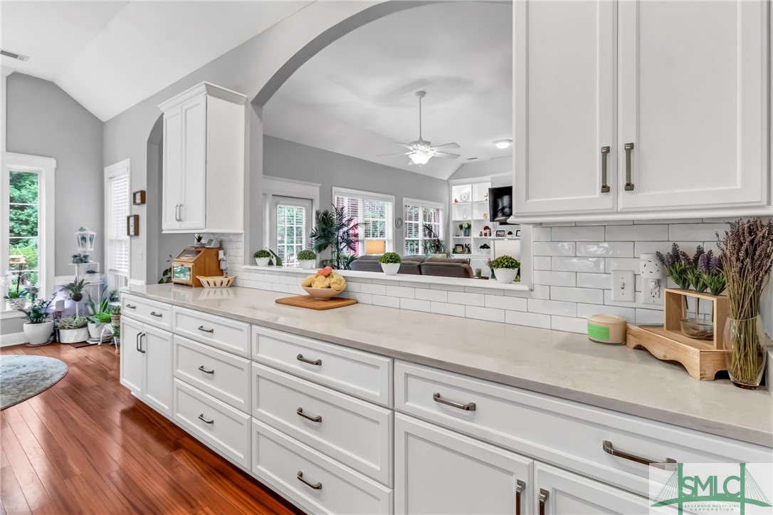 33 Lake Heron Court W