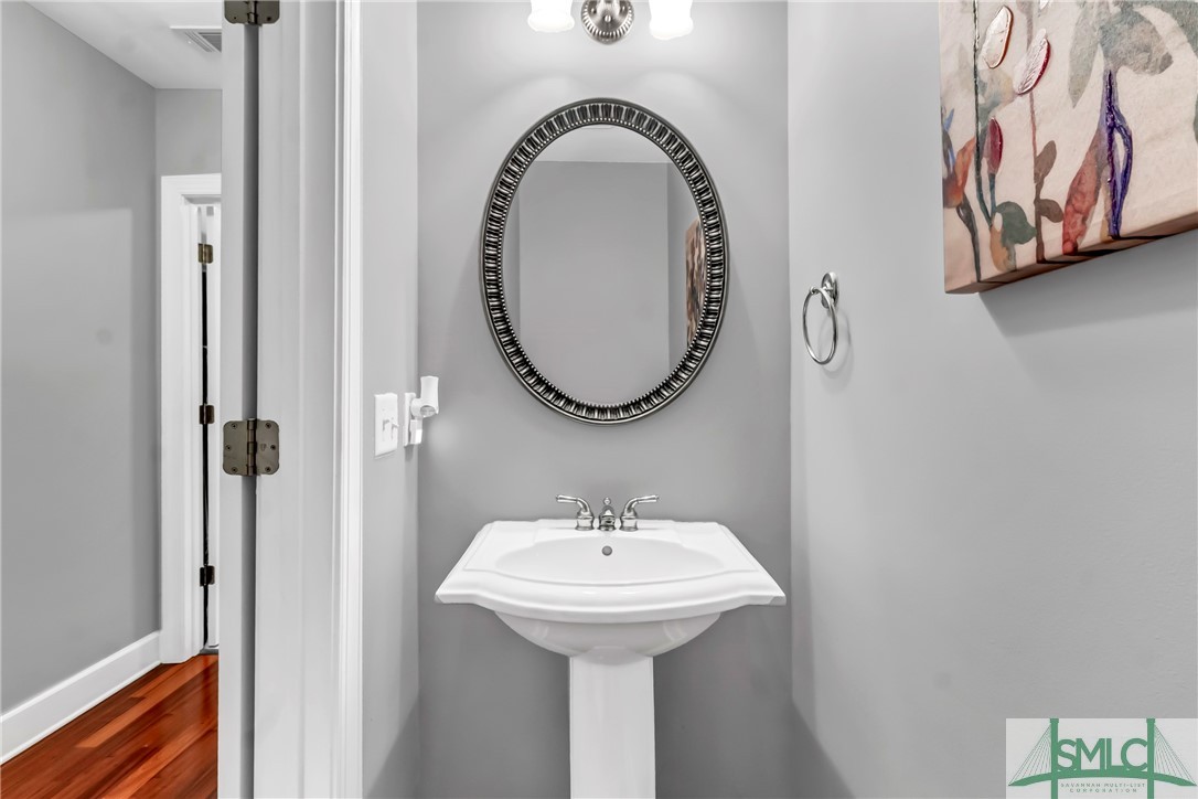 33 Lake Heron Court W