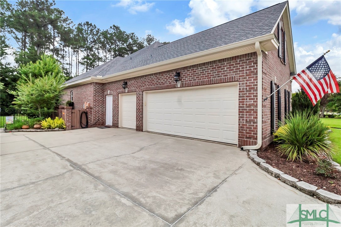 33 Lake Heron Court W