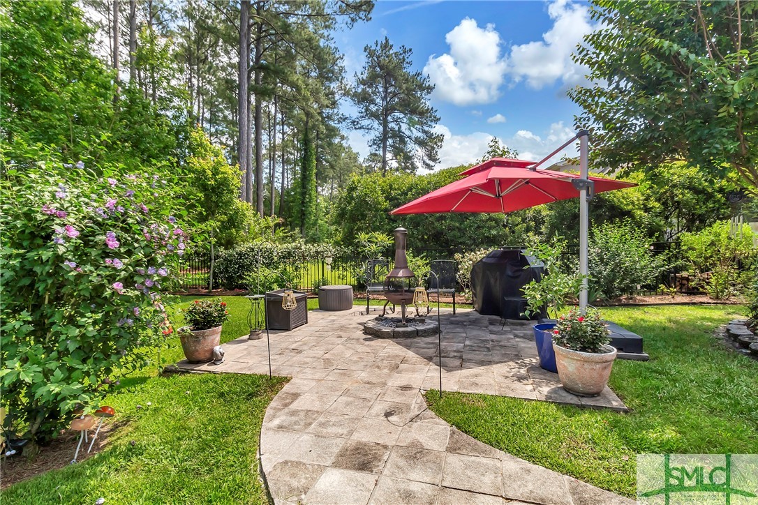 33 Lake Heron Court W