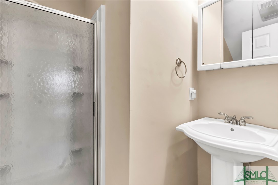 33 Lake Heron Court W