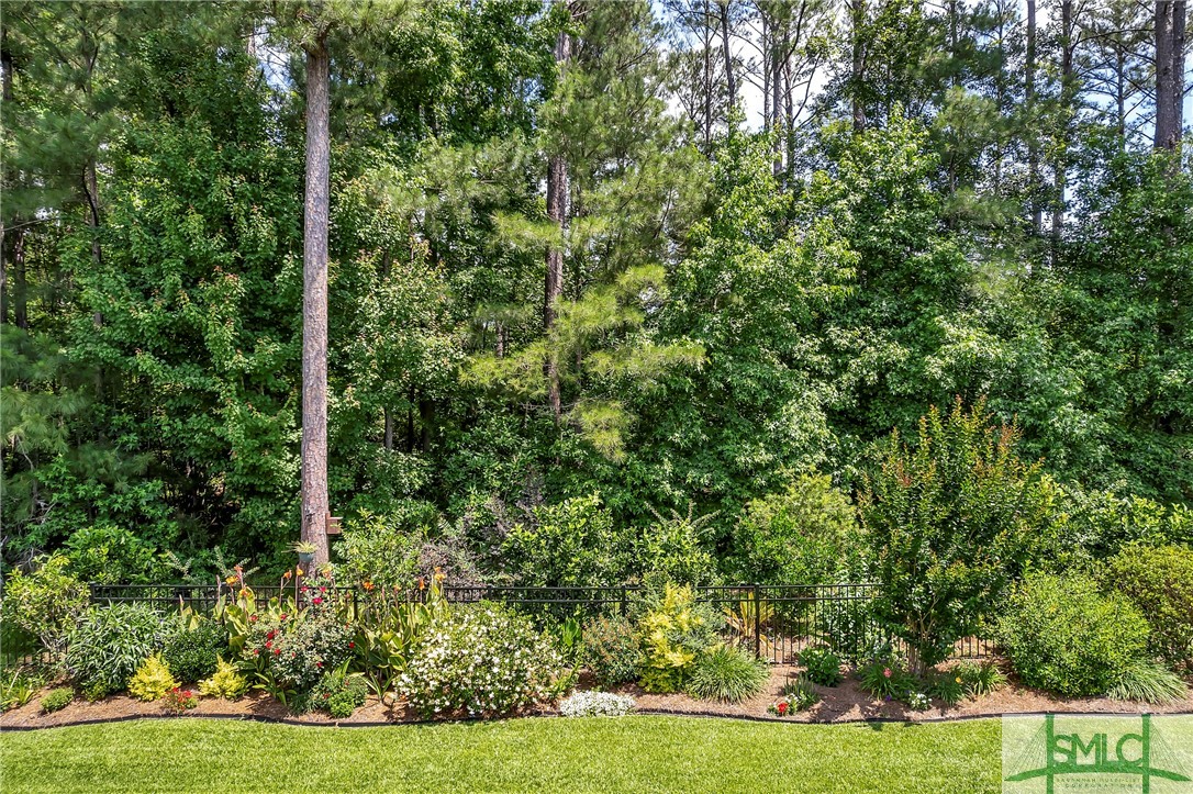 33 Lake Heron Court W