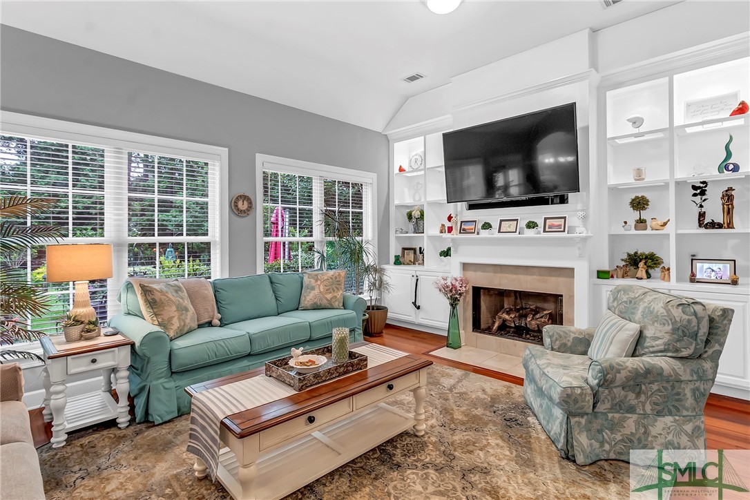 33 Lake Heron Court W