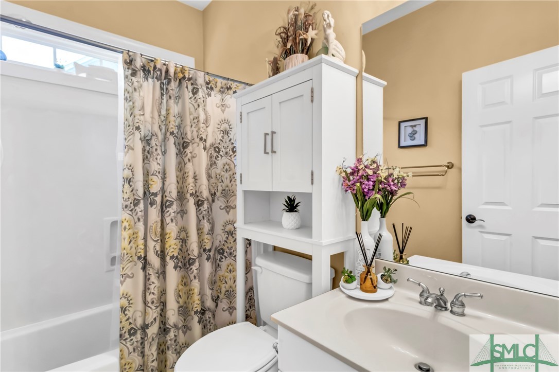 33 Lake Heron Court W