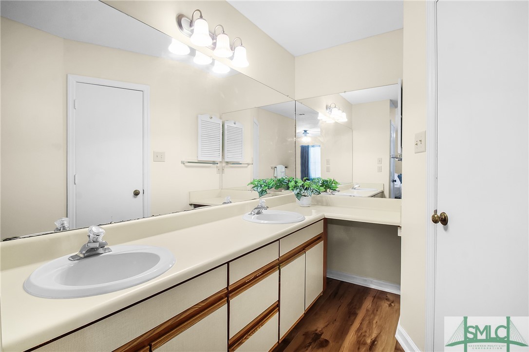 1401 King George Boulevard 16