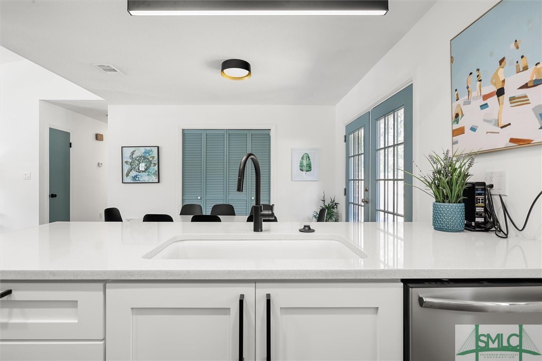 152 S Robinhood Drive