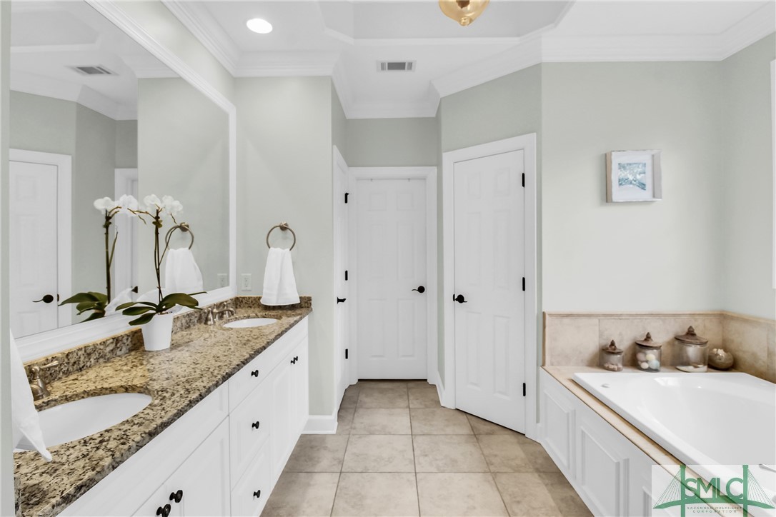 4 W Lake Heron Court