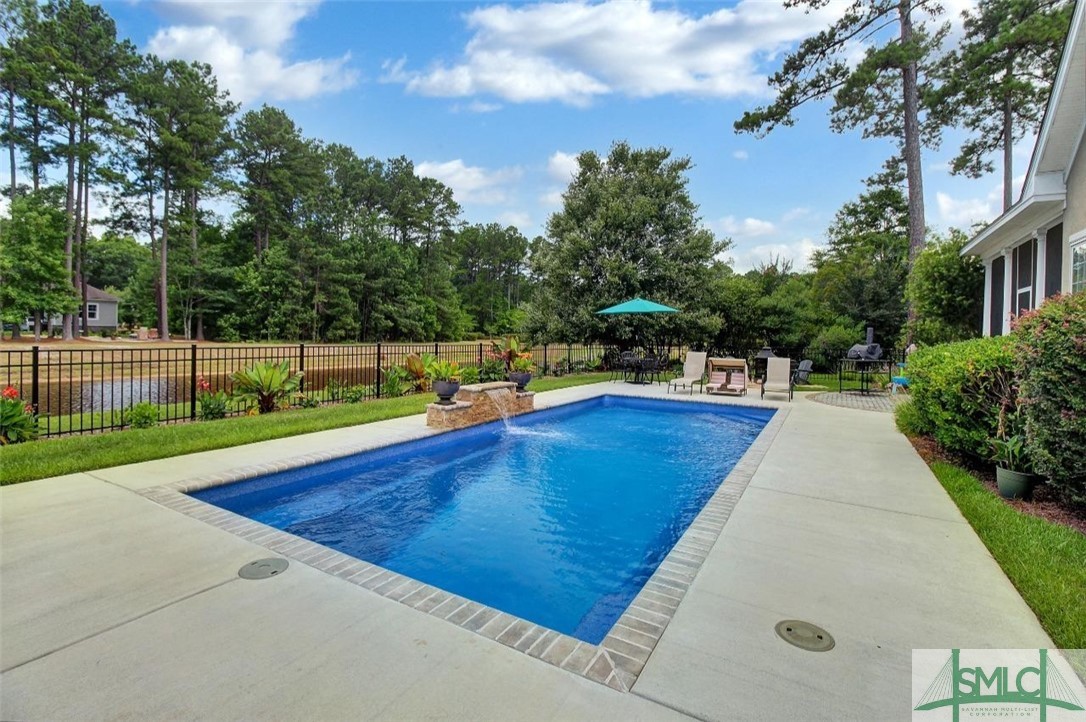 4 W Lake Heron Court