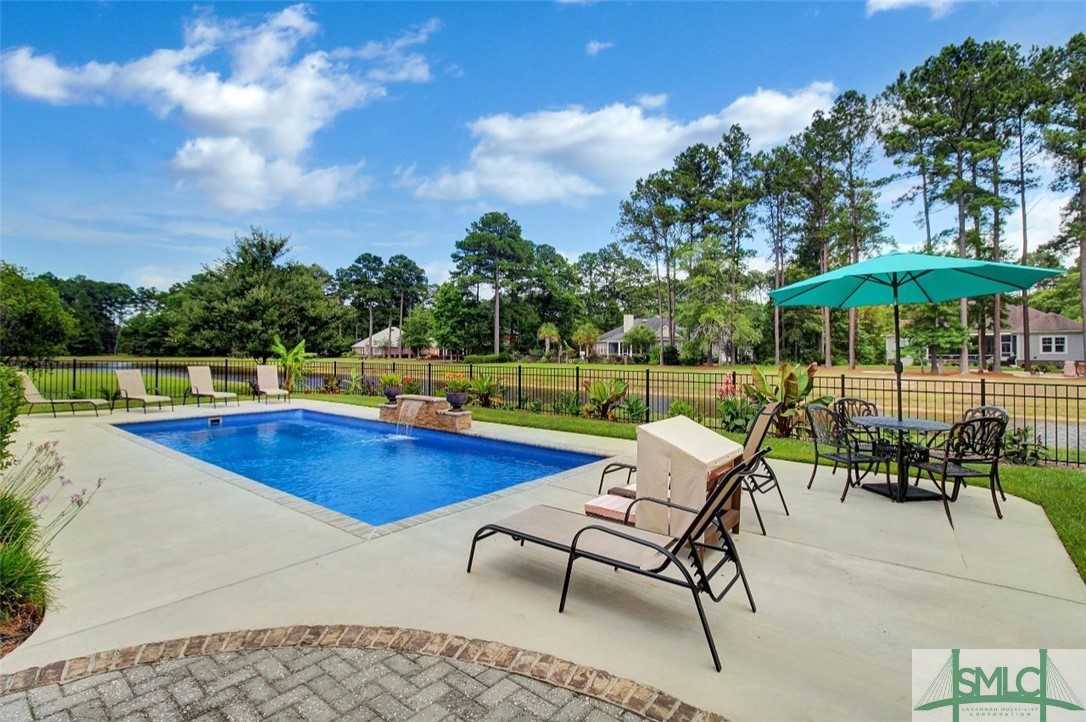 4 W Lake Heron Court