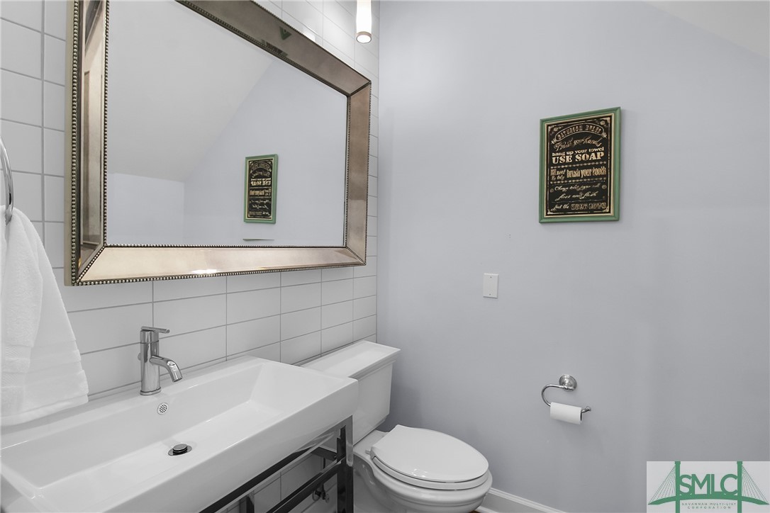 4 W Lake Heron Court