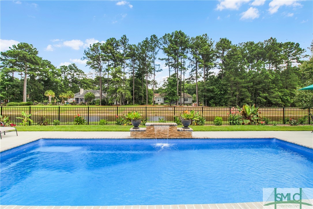 4 W Lake Heron Court