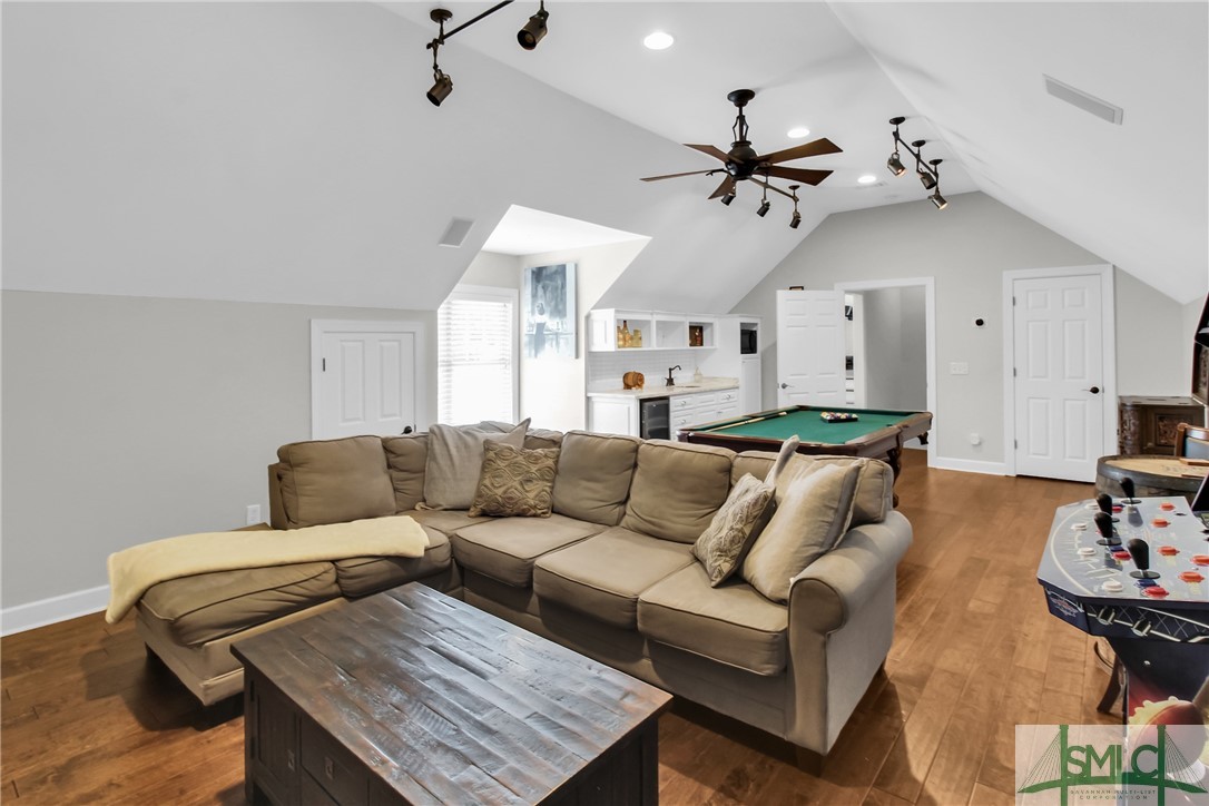 4 W Lake Heron Court