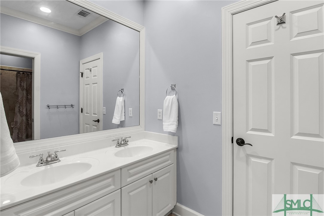 4 W Lake Heron Court