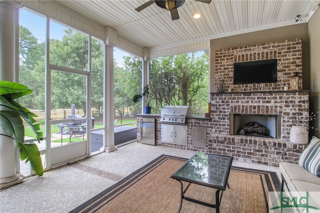 4 W Lake Heron Court