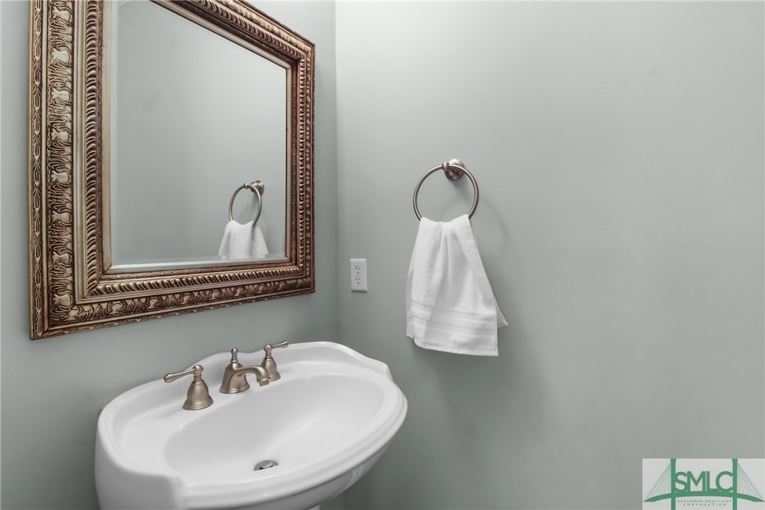 4 W Lake Heron Court