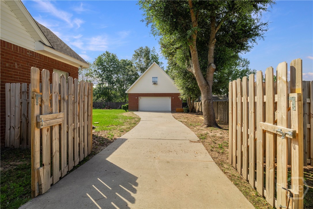 209 Saint James Walk