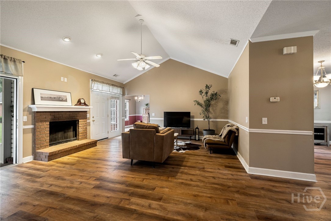 209 Saint James Walk