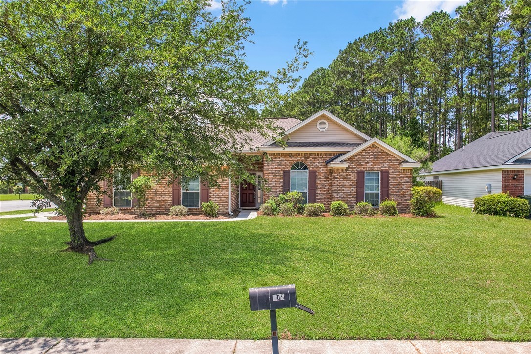 105 W Tisbury Lane