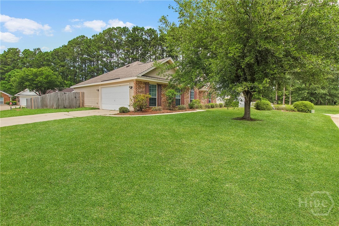 105 W Tisbury Lane