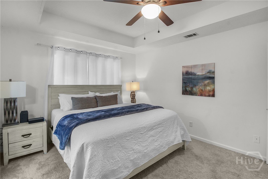 105 W Tisbury Lane