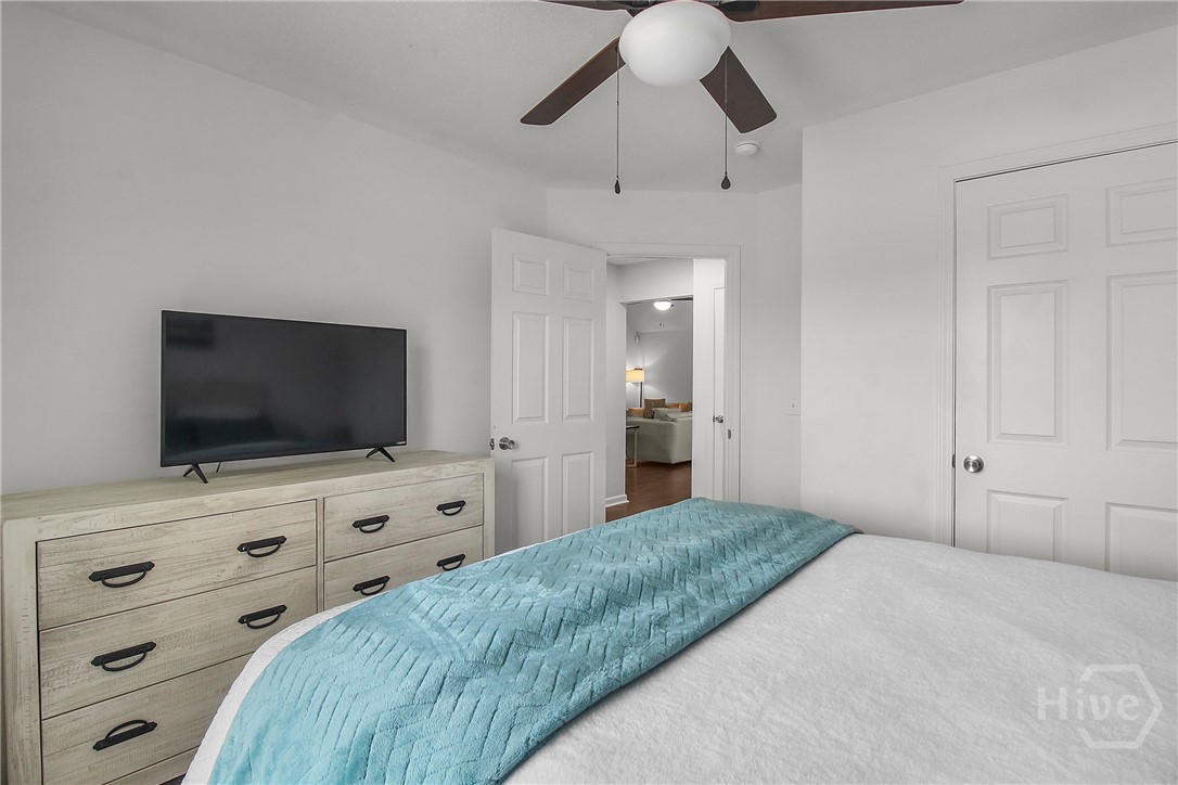 105 W Tisbury Lane