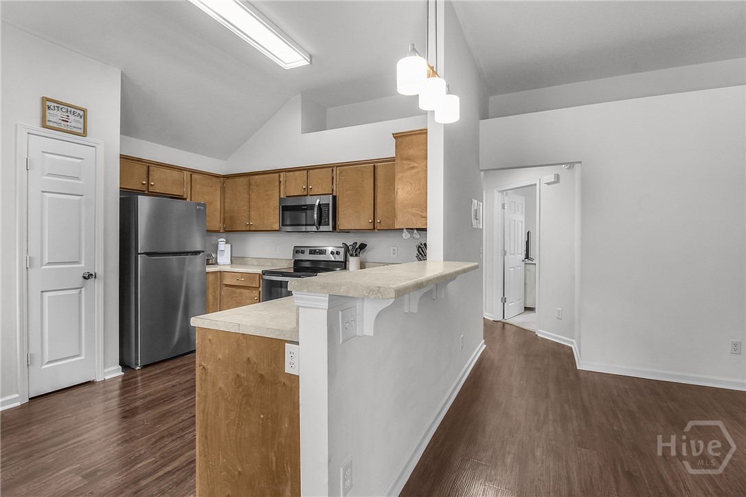 105 W Tisbury Lane