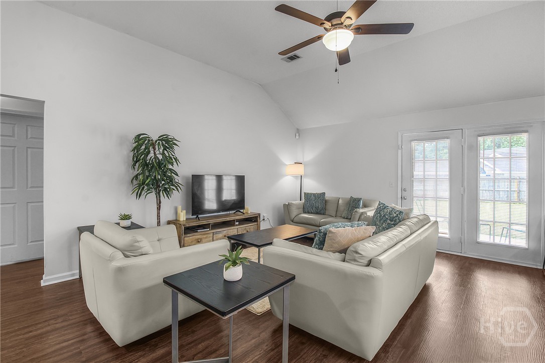 105 W Tisbury Lane