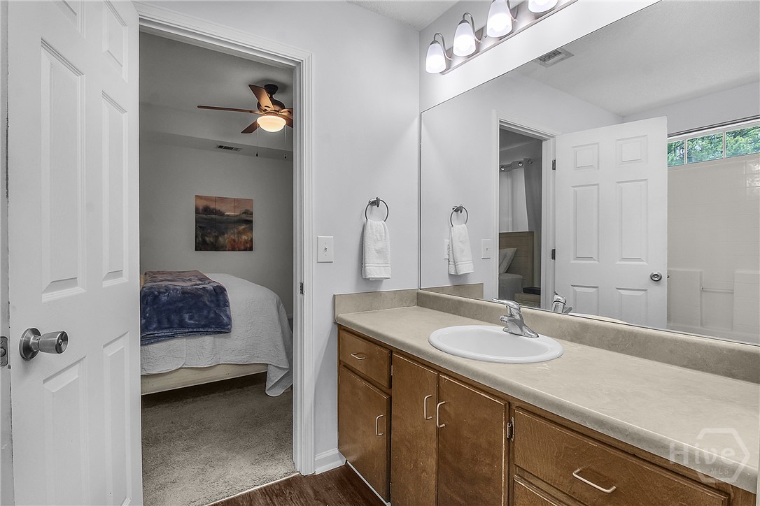 105 W Tisbury Lane