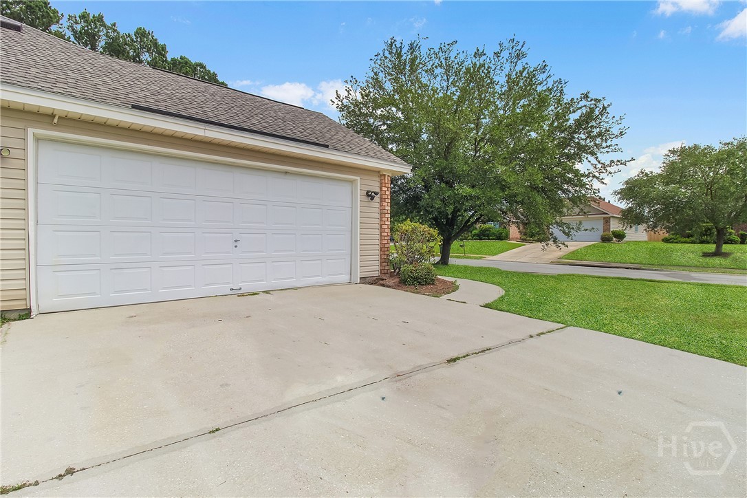 105 W Tisbury Lane