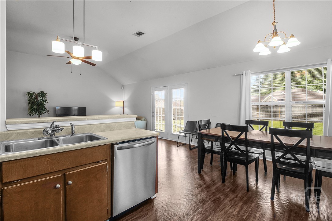 105 W Tisbury Lane