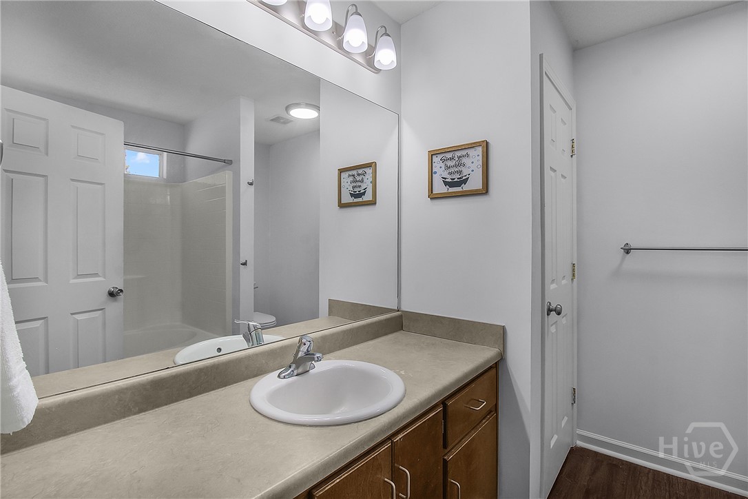 105 W Tisbury Lane