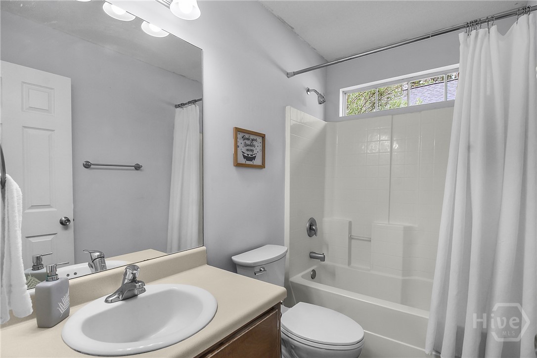 105 W Tisbury Lane
