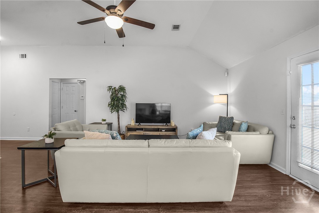 105 W Tisbury Lane