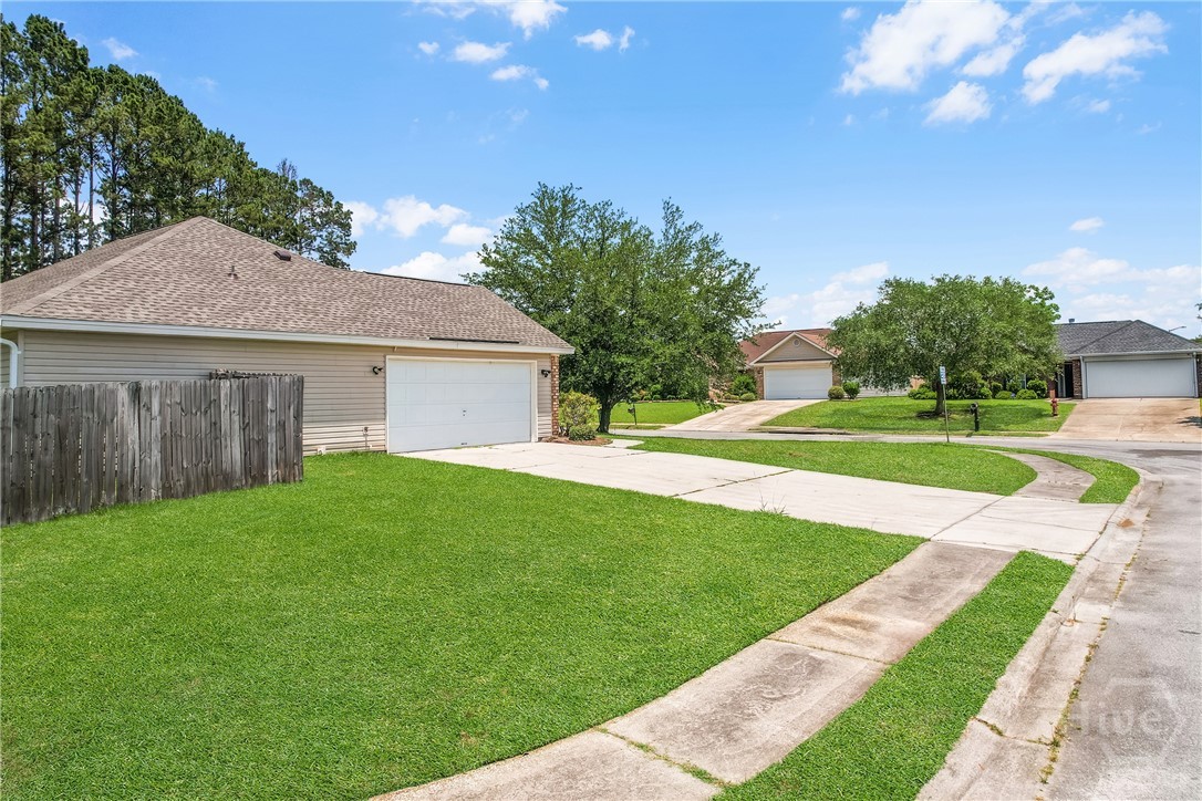 105 W Tisbury Lane