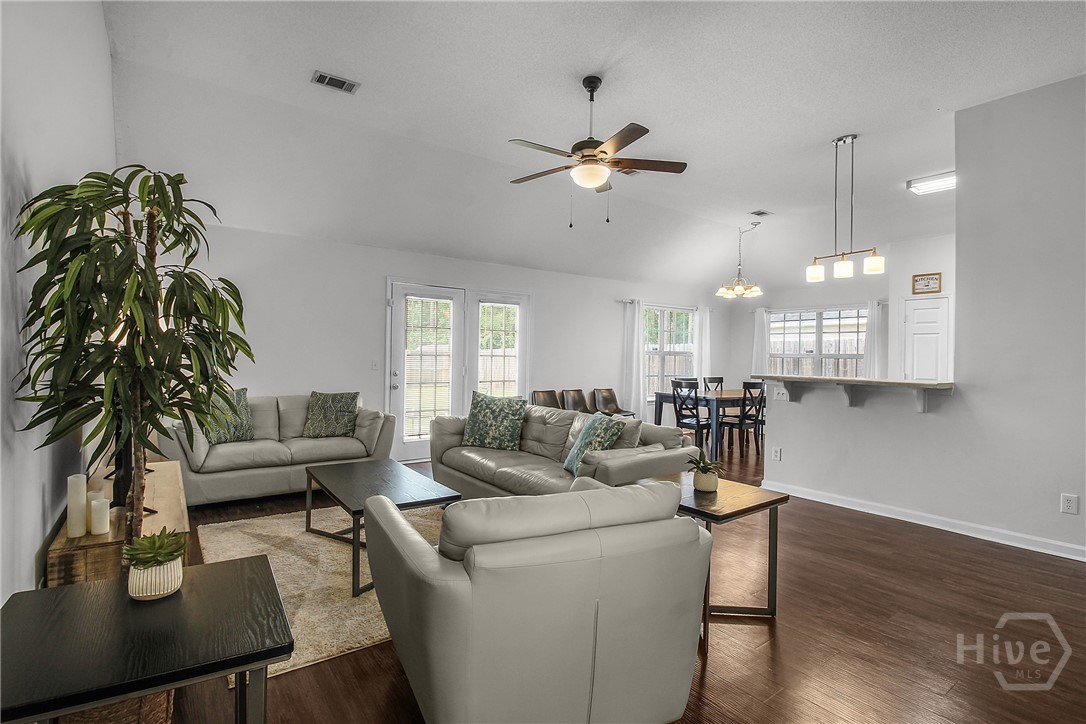 105 W Tisbury Lane