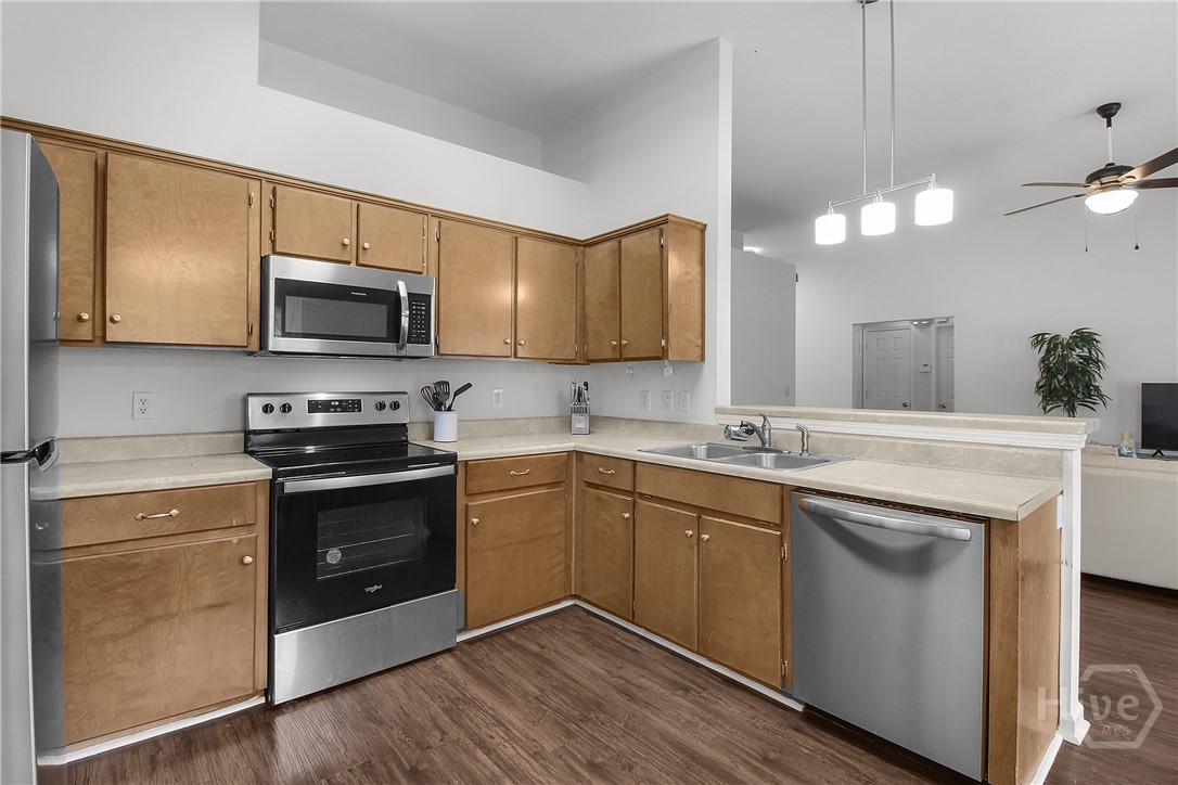 105 W Tisbury Lane