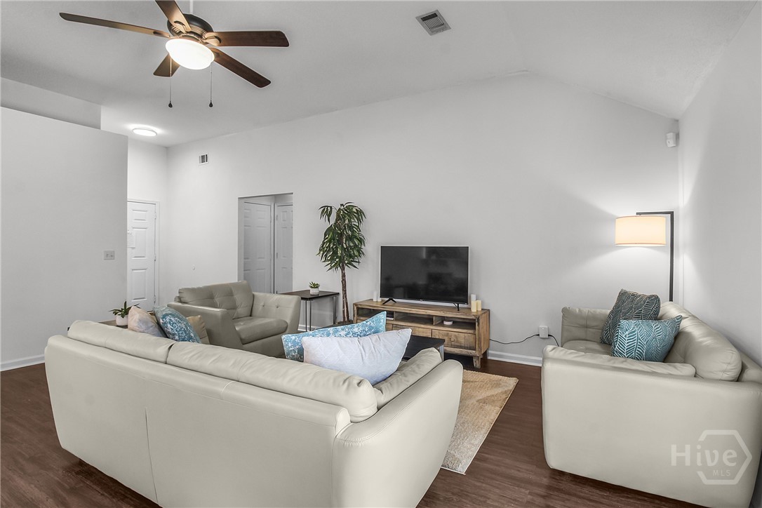 105 W Tisbury Lane
