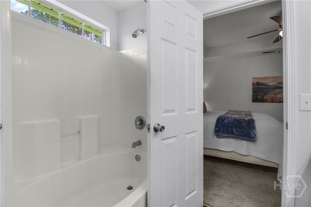 105 W Tisbury Lane