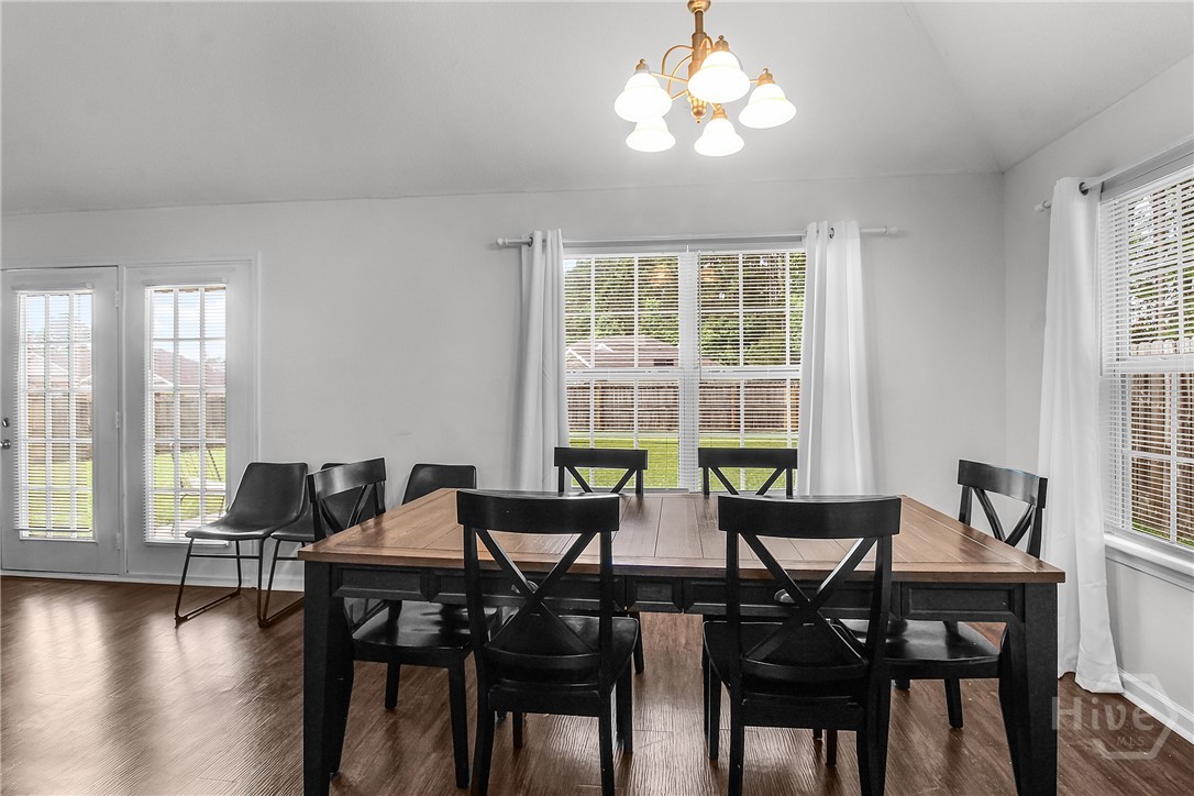 105 W Tisbury Lane