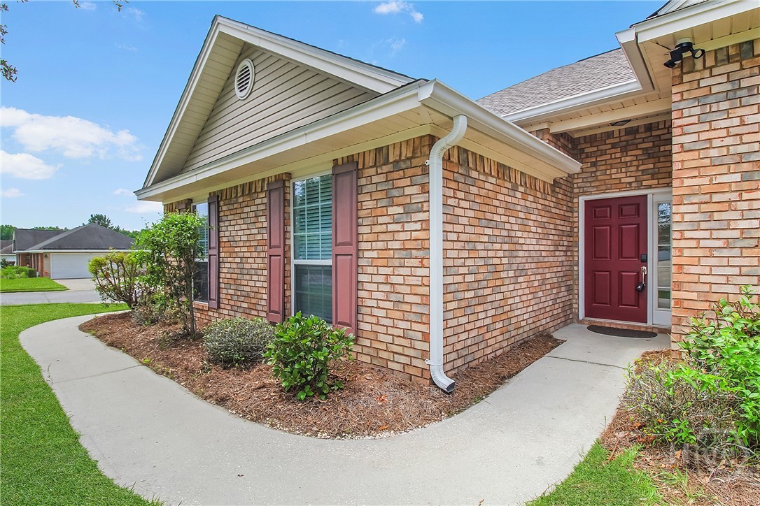 105 W Tisbury Lane