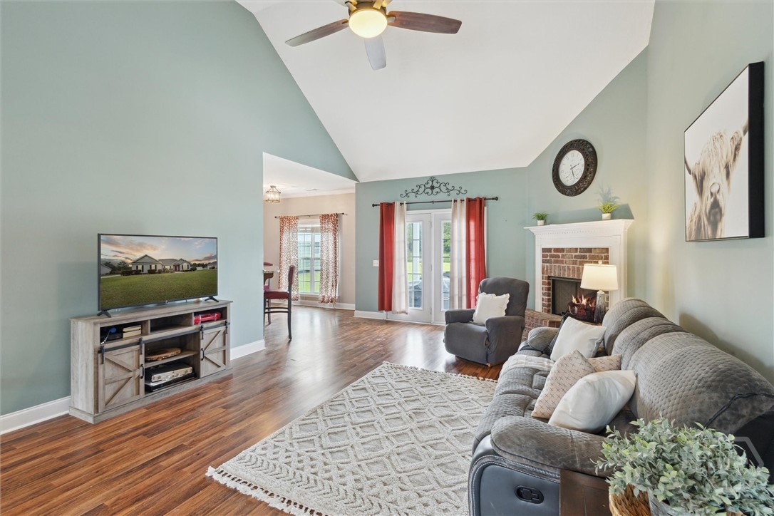 112 Kingsley Drive N