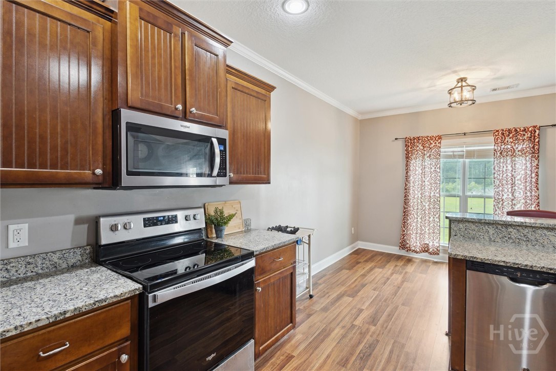 112 Kingsley Drive N