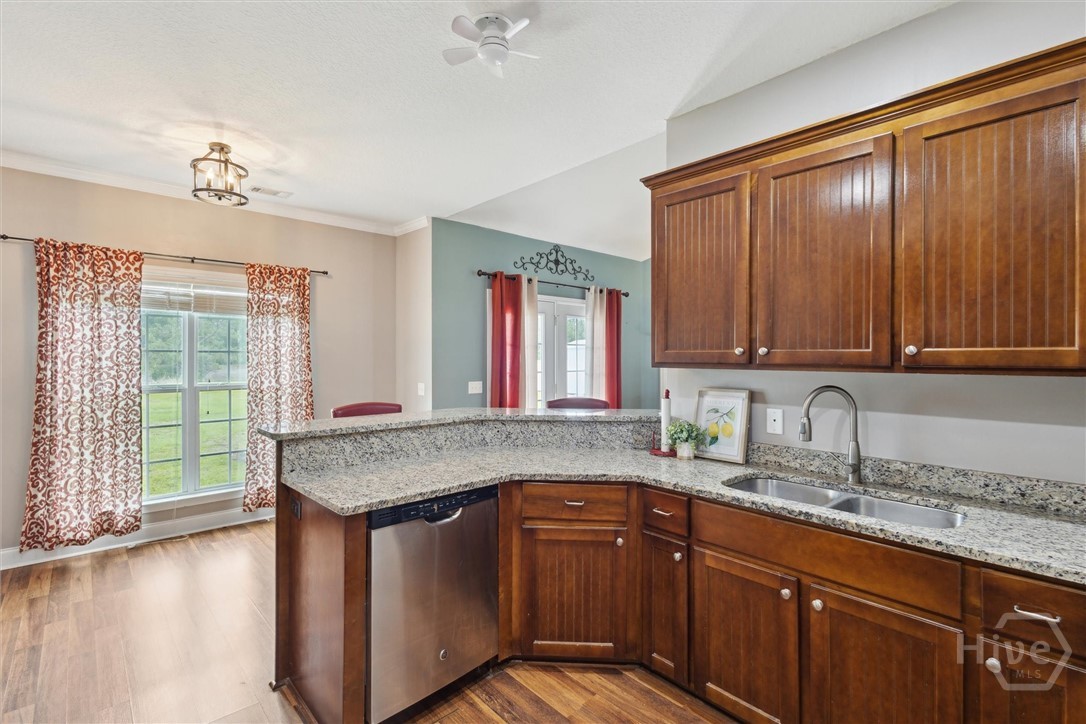 112 Kingsley Drive N