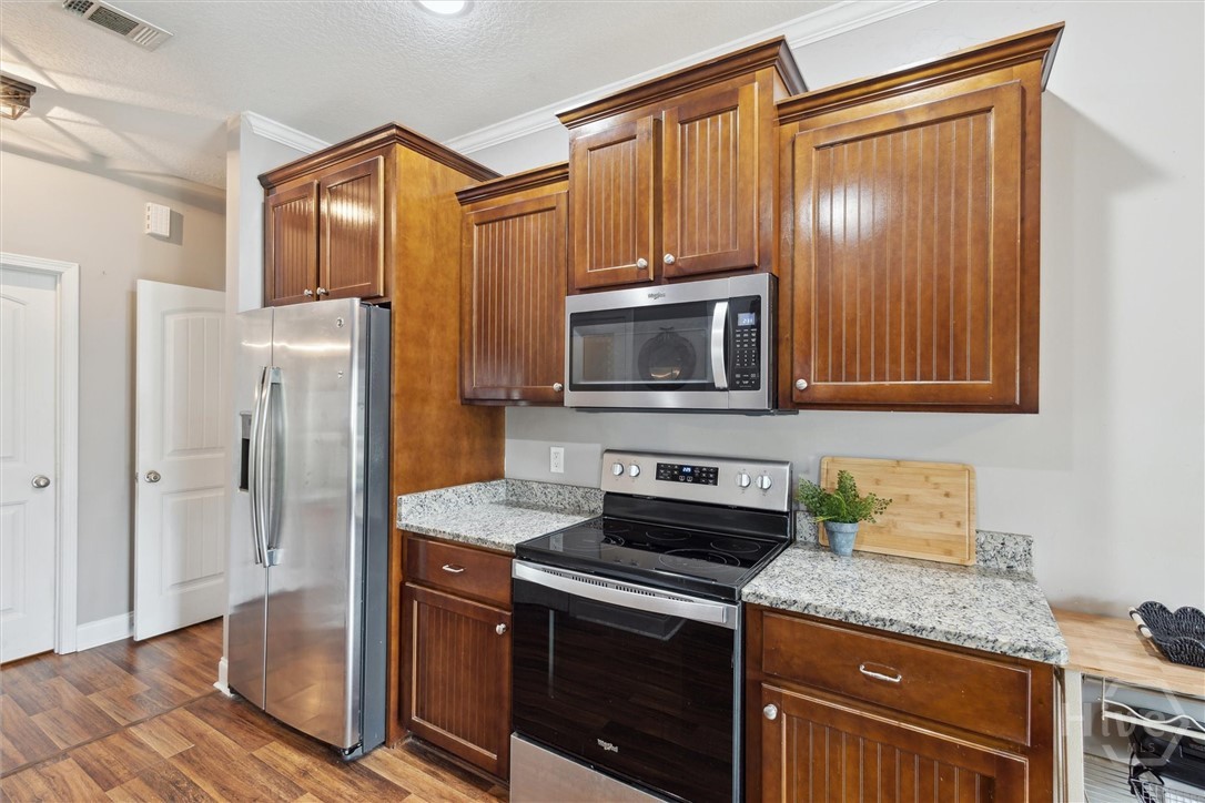 112 Kingsley Drive N