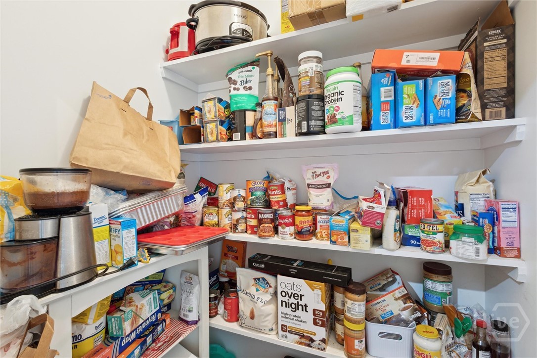 112 Kingsley Drive N