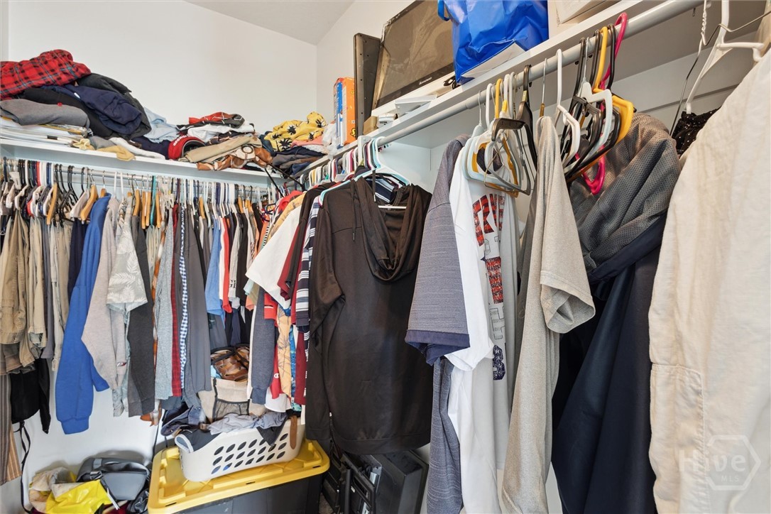 112 Kingsley Drive N