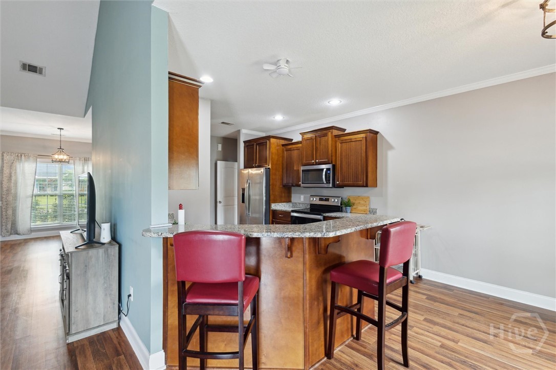 112 Kingsley Drive N