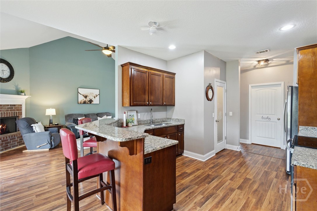 112 Kingsley Drive N